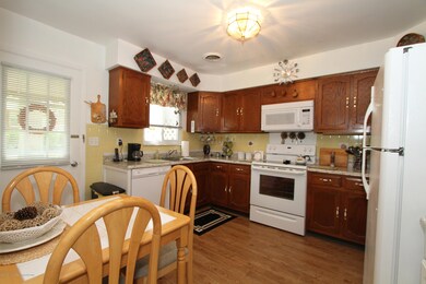 Eat-In-Kitchen