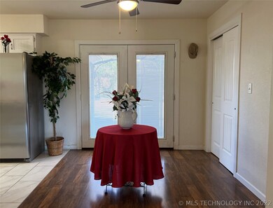 Dining Room w/New Ceiling Fan/Light