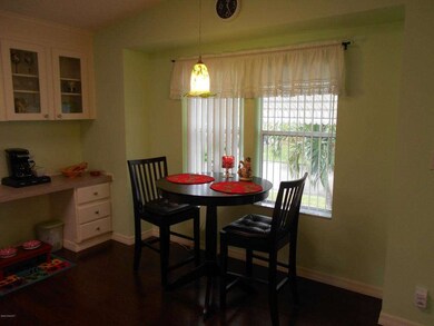 Breakfast nook & built-in desk