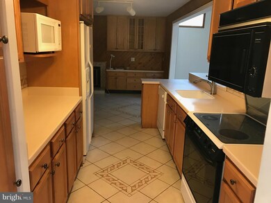 11705 Flints Grove Ln, North Potomac, MD 20878 - photo 6