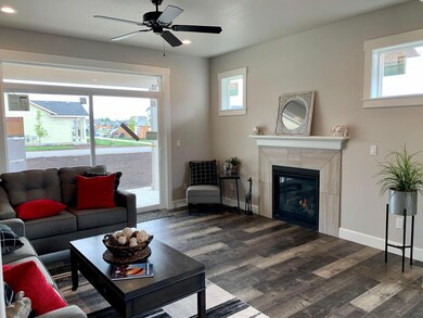 798 NW 27th St, Redmond, OR 97756 - photo 6