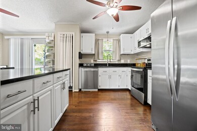 18900 Red Oak Ln, Triangle, VA 22172 - photo 2