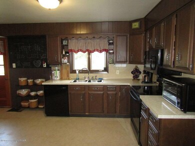 317 Spruce St, Walnutport, PA 18088 - photo 5