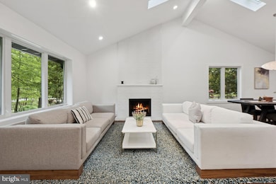 6340 Waterway Dr, Falls Church, VA 22044 - photo 4