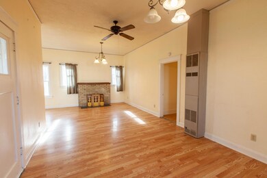 231 SW 9th St, Redmond, OR 97756 - photo 4