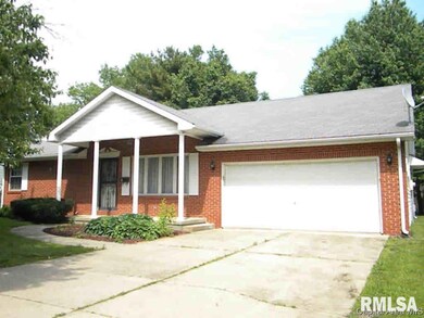 8 Stevenson Dr, Jacksonville, IL 62650 - photo 2