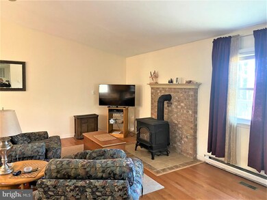 274 Emerald Ln, Berkeley Springs, WV 25411 - photo 3