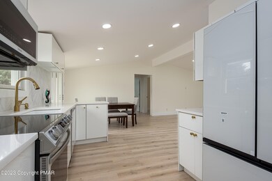 185 Center Rd, Stroudsburg, PA 18360 - photo 5