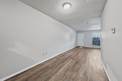 603 Starlinda Ct unit B, Arlington, TX 76012 - photo 6