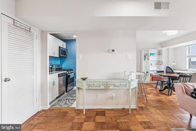 The Pavilion on the Park unit 1119, Alexandria, VA 22304 - photo 3