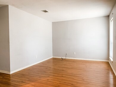 1906 Rainy River Dr, Houston, TX 77088 - photo 3