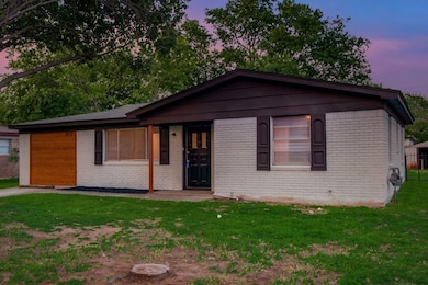 3912 Lakewood Dr, Fort Worth, TX 76135 - photo 4