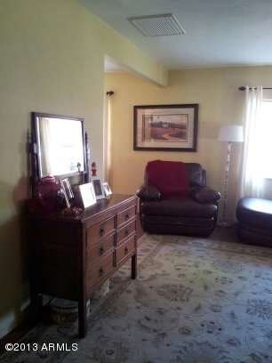 Living Room  024