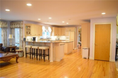 10 Lace Cir, Cranston, RI 02921 - photo 6