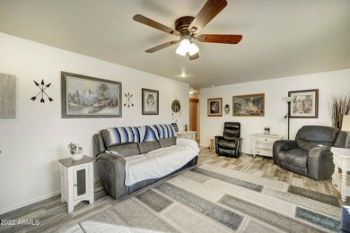 660 E Scenic St-4