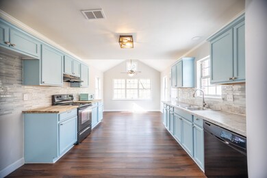 2663 Barclay St-KITCHEN 1