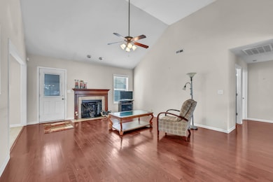 2776 Cascade Dr, Clarksville, TN 37042 - photo 4