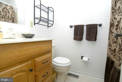 9300 N Laurel Rd unit W, Laurel, MD 20723 - photo 4