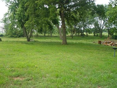 42505 Stout Dr, Tecumseh, OK 74873 - photo 4