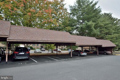1625 Parkcrest Cir unit 101, Reston, VA 20190 - photo 2