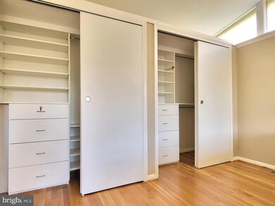 9002 Glenbrook Rd, Fairfax, VA 22031 - photo 4