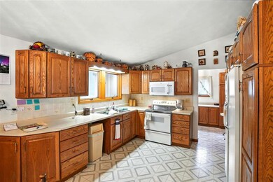 201 E Meadow Ln, Columbus Junction, IA 52738 - photo 5