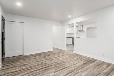 W_5135_Carbondale_Dr-003