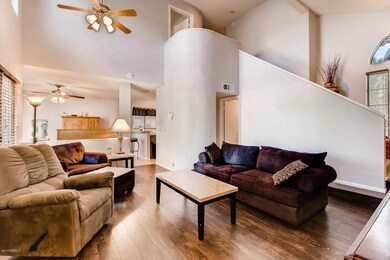 GREATROOM & STAIRCASE