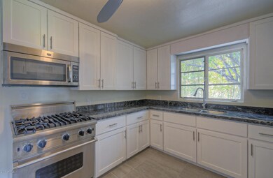 2807 N 21st St Phoenix AZ-large-006-6-Ki