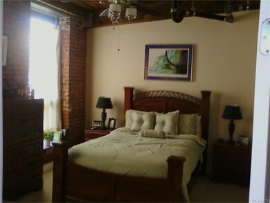 View of bedroom furnished - adjoining spacious wal