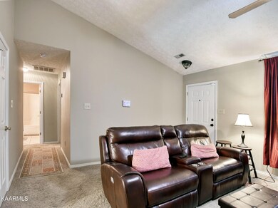 2324 Crestpark