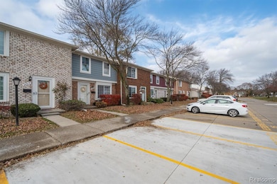 24533 Seaton Circuit E unit 16, Warren, MI 48091 - photo 2