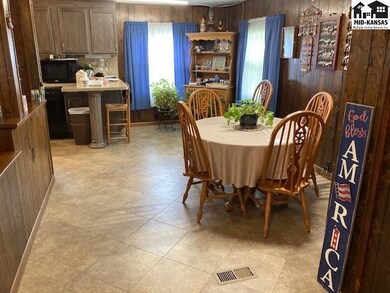 1511 S Maxwell St, McPherson, KS 67460 - photo 5