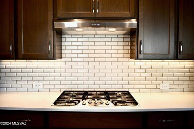 UN5B L109 Back Splash