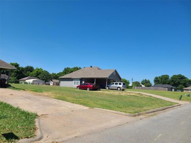 615 Oldham St, Bonham, TX 75418 - photo 2