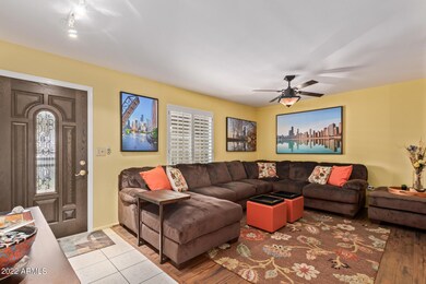 07 - Entryway | Family Room