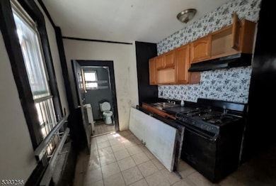 116 Mayor Kenneth A Gibson Blvd, Newark, NJ 07104 - photo 5