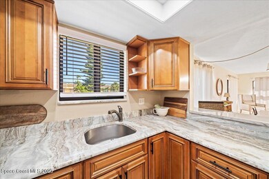 Kitchen breakfast counter