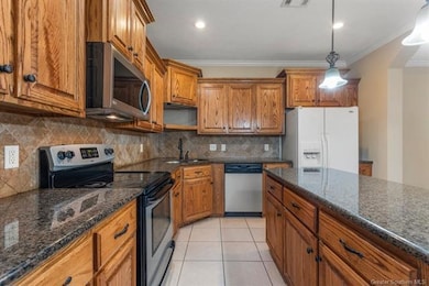 Kitchen View 2 - Range/Oven, built-in microwave, d