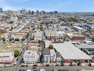 237 Astor St, Newark, NJ 07114 - photo 4