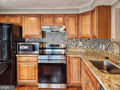 13931 Winding Ridge Ln, Centreville, VA 20121 - photo 4