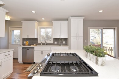 520 S Hubbard St, Algonquin, IL 60102 - photo 3