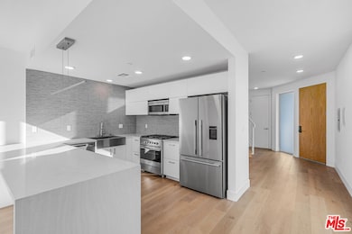 2000 N Beachwood Dr unit 1, Los Angeles, CA 90068 - photo 6