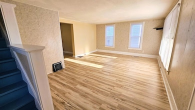 407 Locust St, Waterloo, IA 50701 - photo 2