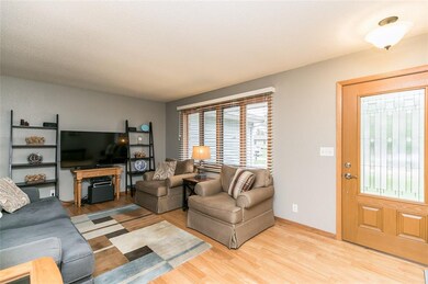 2924 Hillmer Dr SW, Cedar Rapids, IA 52404 - photo 4