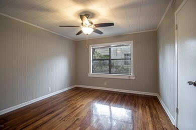 2704 & 2706 Pine Ave-108