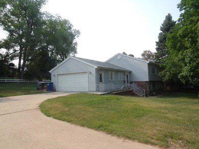 Attached D-Garage