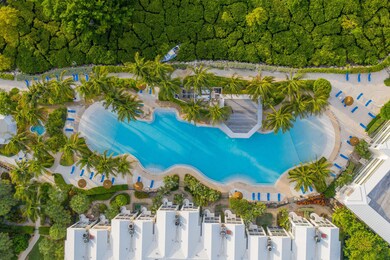 Mariners Club resort-like amenities