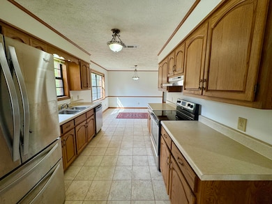 139 Lakeover Dr W, Columbus, MS 39702 - photo 2