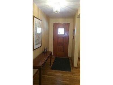 Entry/Foyer.